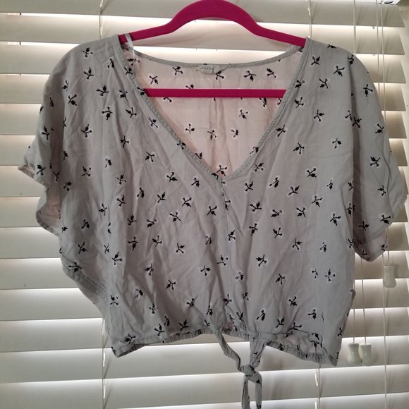 Sim and Sam Large Floral and V-neck crop top tie bottom - Picture 1 of 4